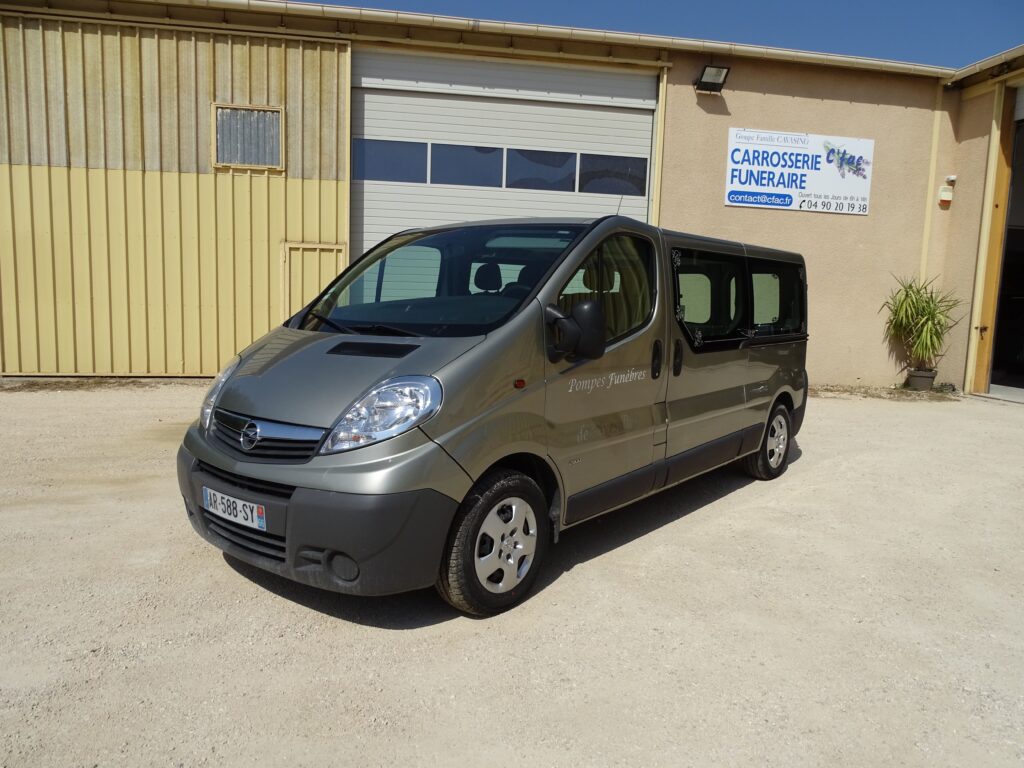 Corbillard occasion Opel Vivaro après mise en bière