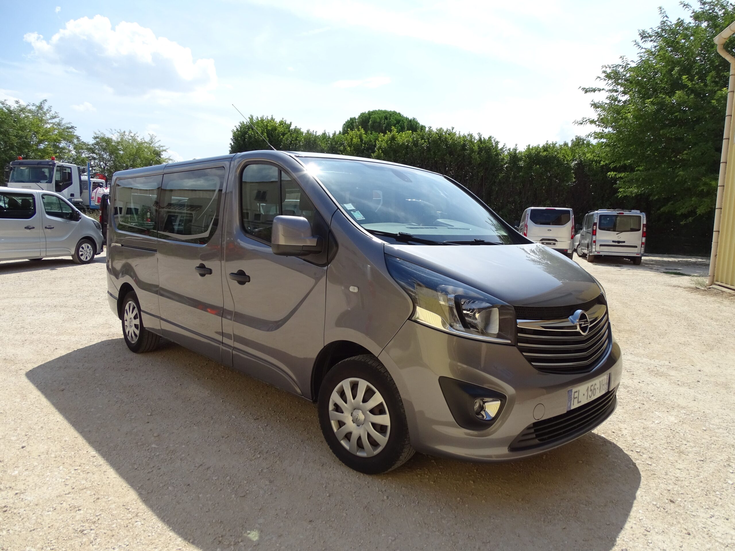 CORBILLARD OCCASION OPEL VIVARO MIXTE 4 PLACES