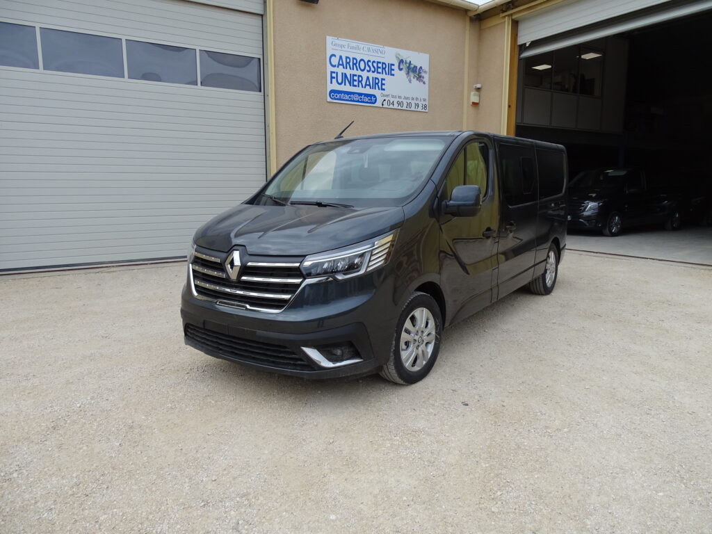 Corbillard Renault Trafic mixte de cérémonie