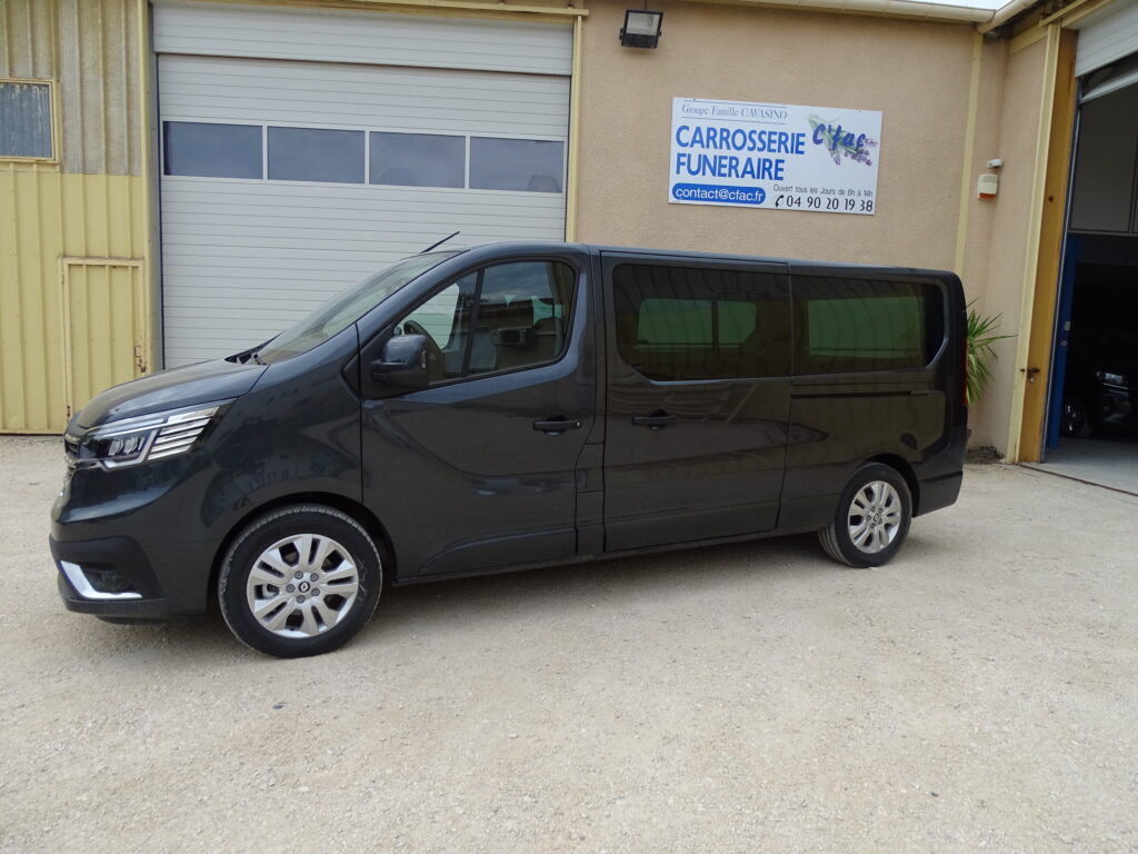 Corbillard Renault Trafic mixte de cérémonie