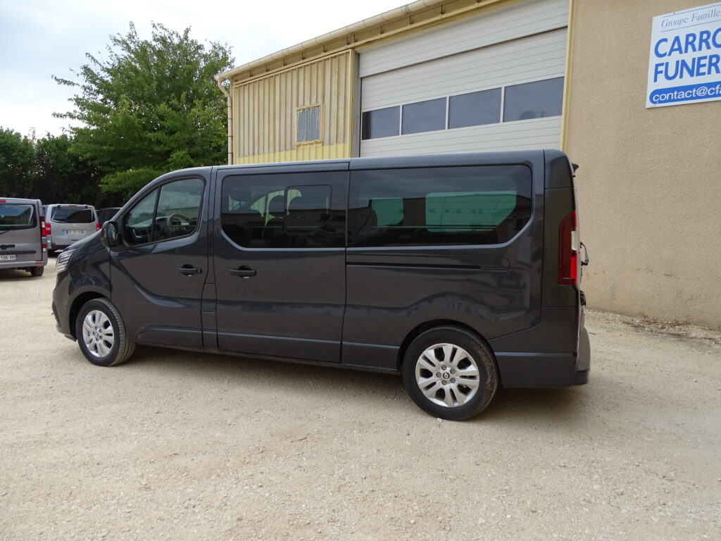 Corbillard Renault Trafic mixte de cérémonie