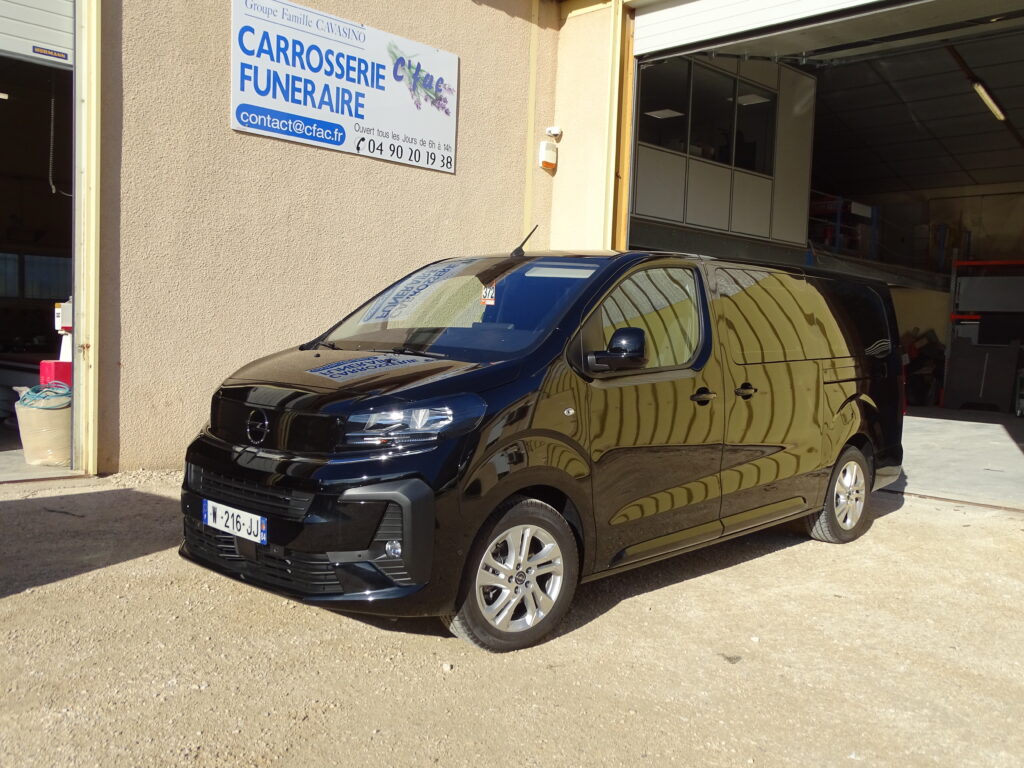 Corbillard Opel Vivaro transport de corps double