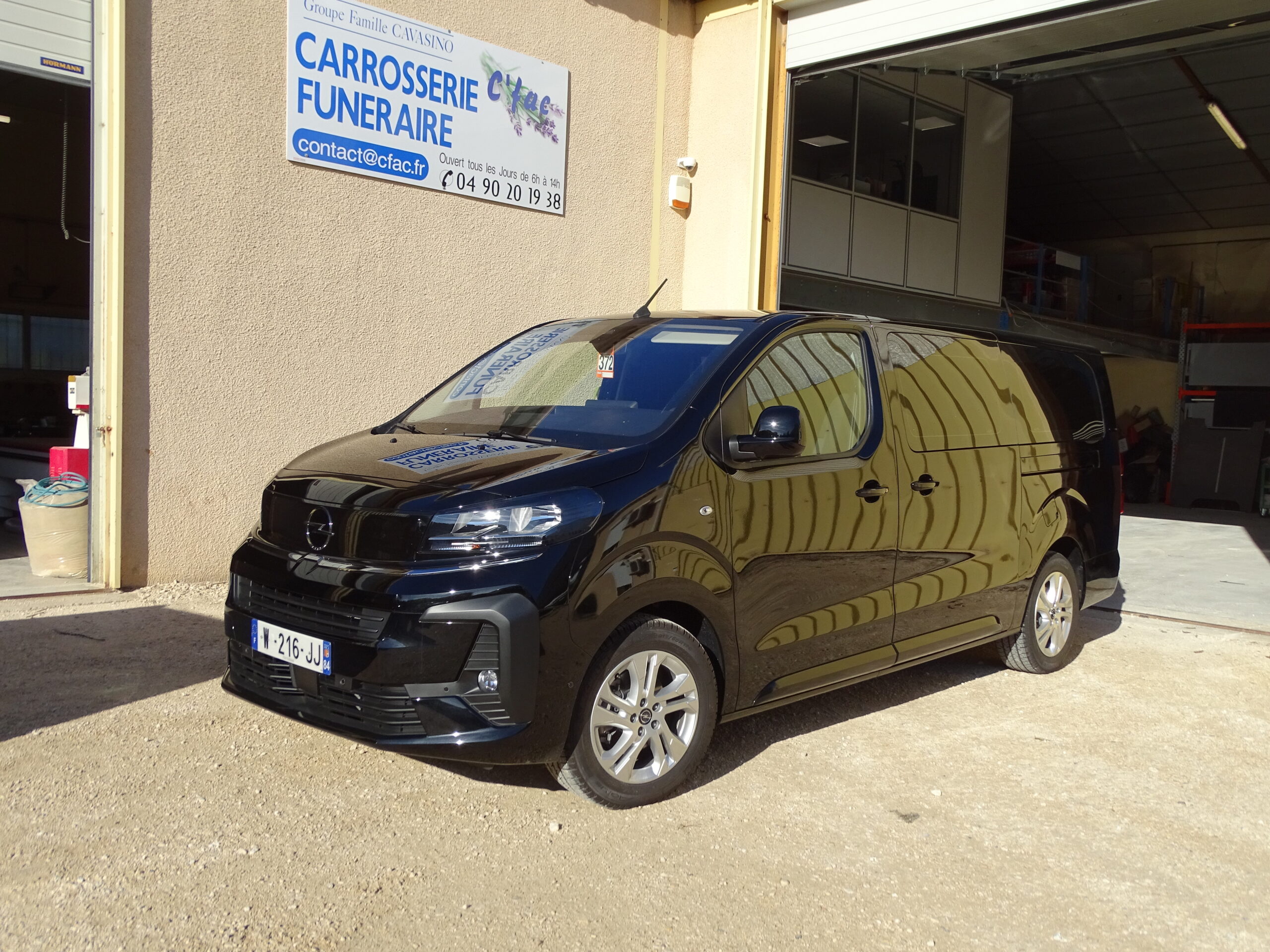 Corbillard Opel Vivaro transport de corps double mixte