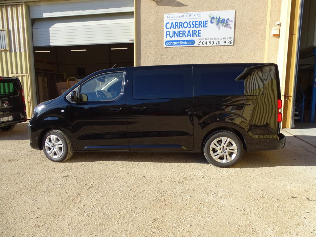 Corbillard Opel Vivaro transport de corps double